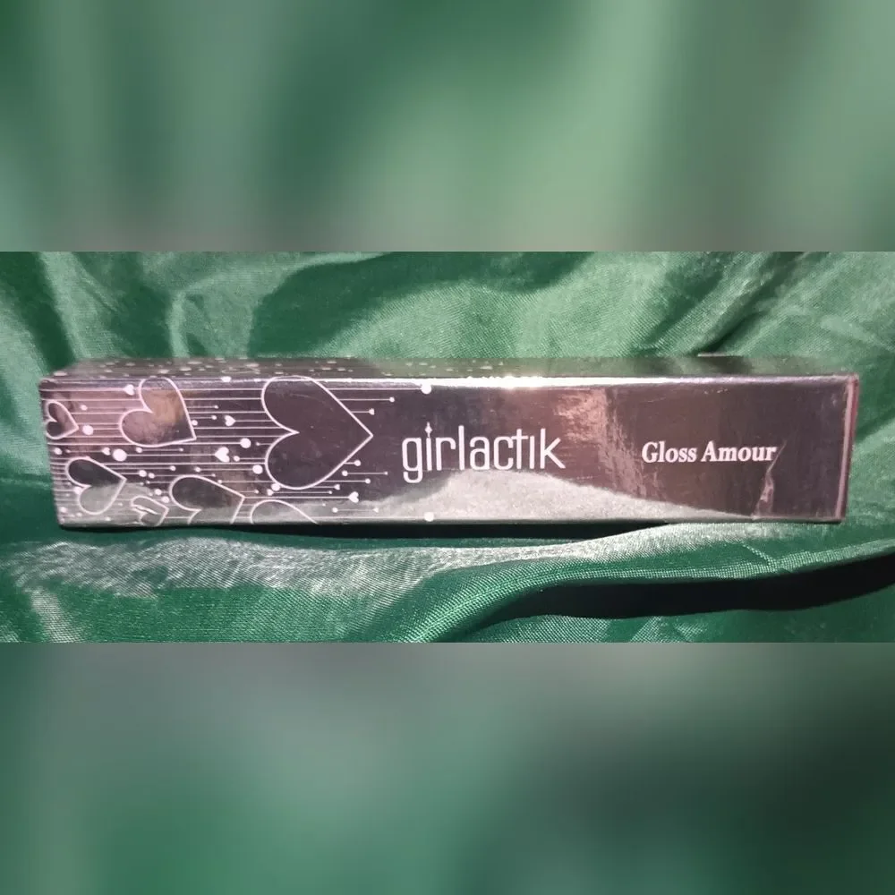 NWT Gloss Amour Girlactik